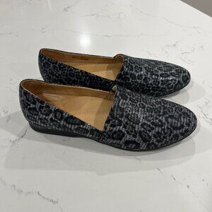 Dansko Women's Larisa Flats/Loafer  in Grey Leopard Leather Size 40/9.5